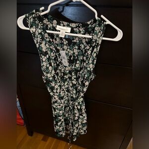 NWT - Women’s Motherhood Maternity tank top size L with front tie